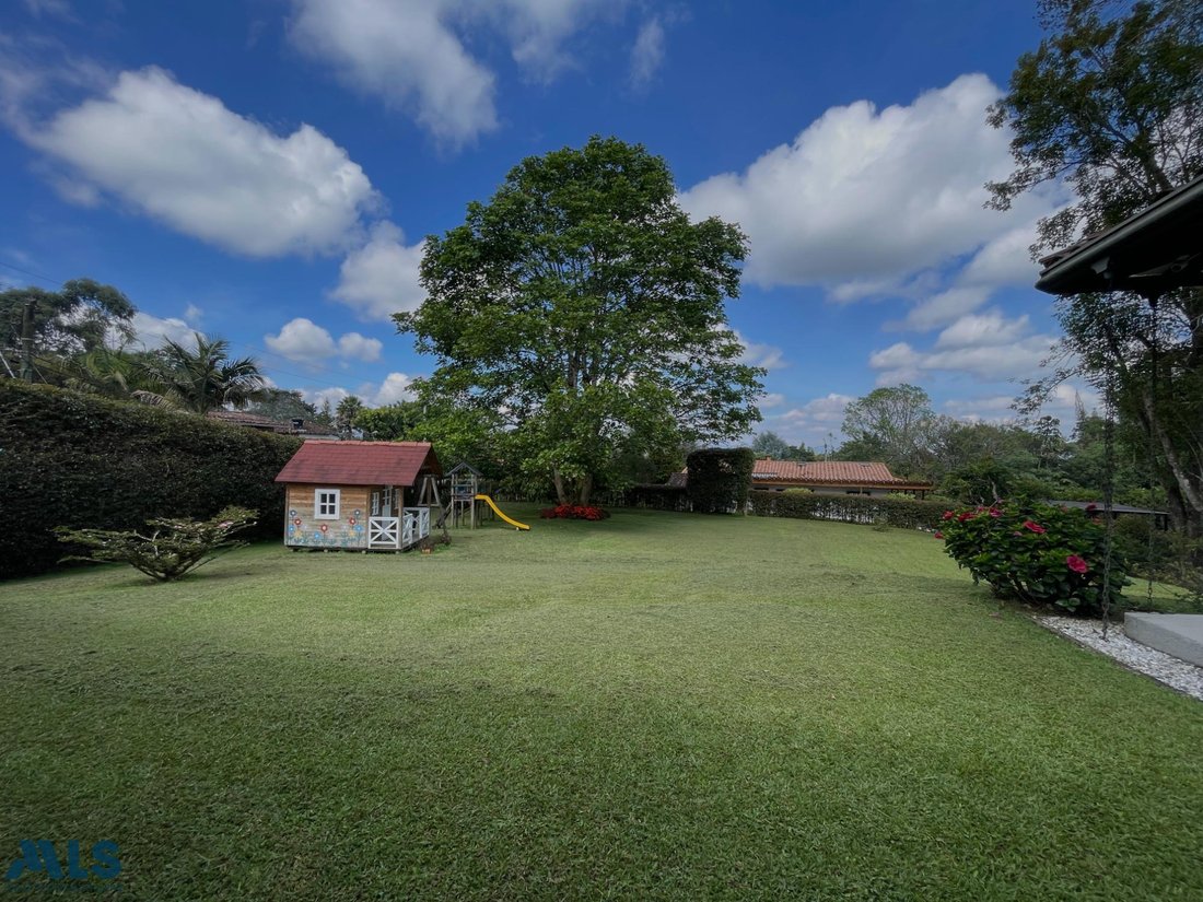 Finca in El Carmen, Carmen de Viboral, Colombia 1 - 16981266