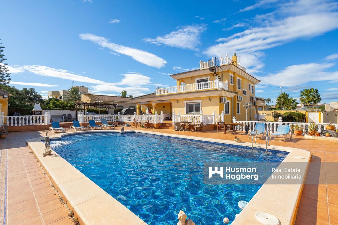 Villa in Torrevieja, Valencian Community, Spain 1 - 16859186