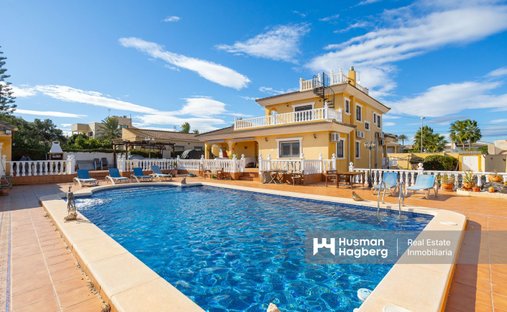 Villa in Torrevieja, Valencian Community, Spain 1