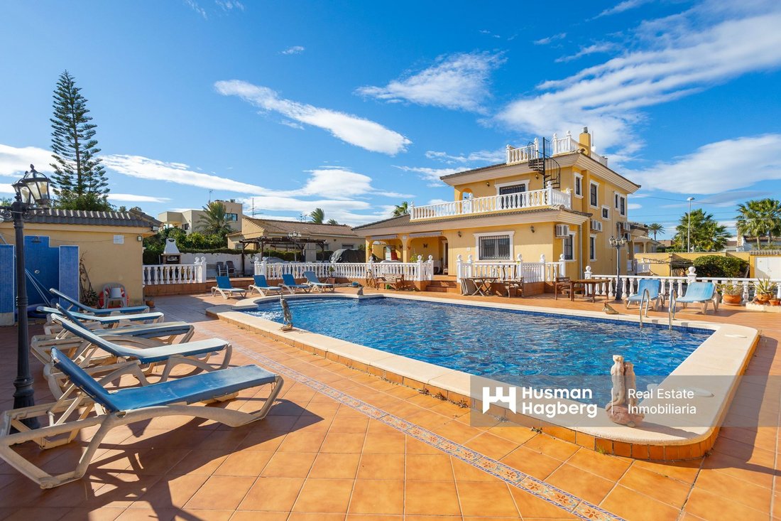 Villa in Torrevieja, Valencian Community, Spain 2 - 16859186