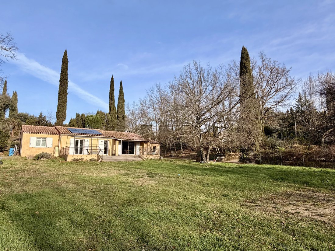 Villa in Bagnols-en-Forêt, Provence-Alpes-Côte d'Azur, France 4 - 16981532