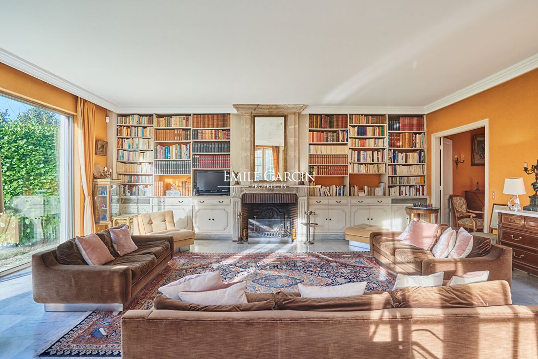Villa in Domaine National du Château, Versailles, France 2 - 16985292