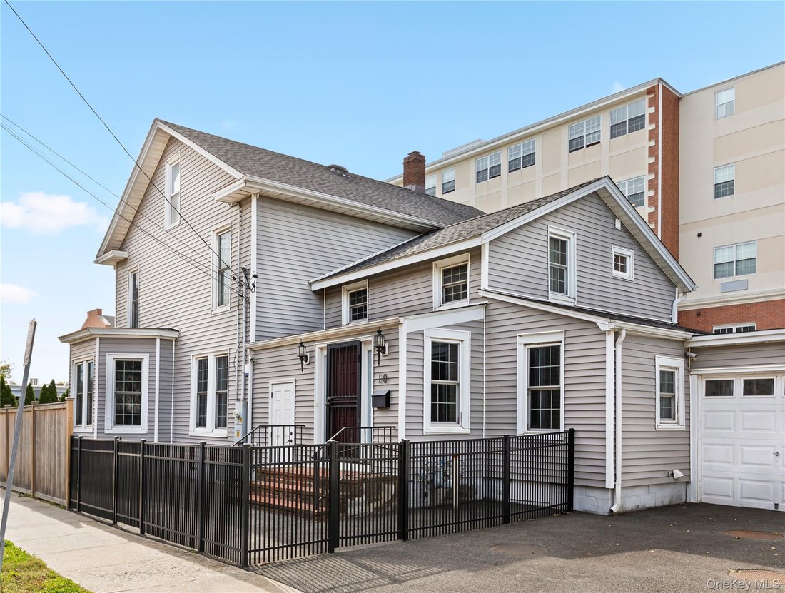 House in East Patchogue, New York, United States 2 - 16980020