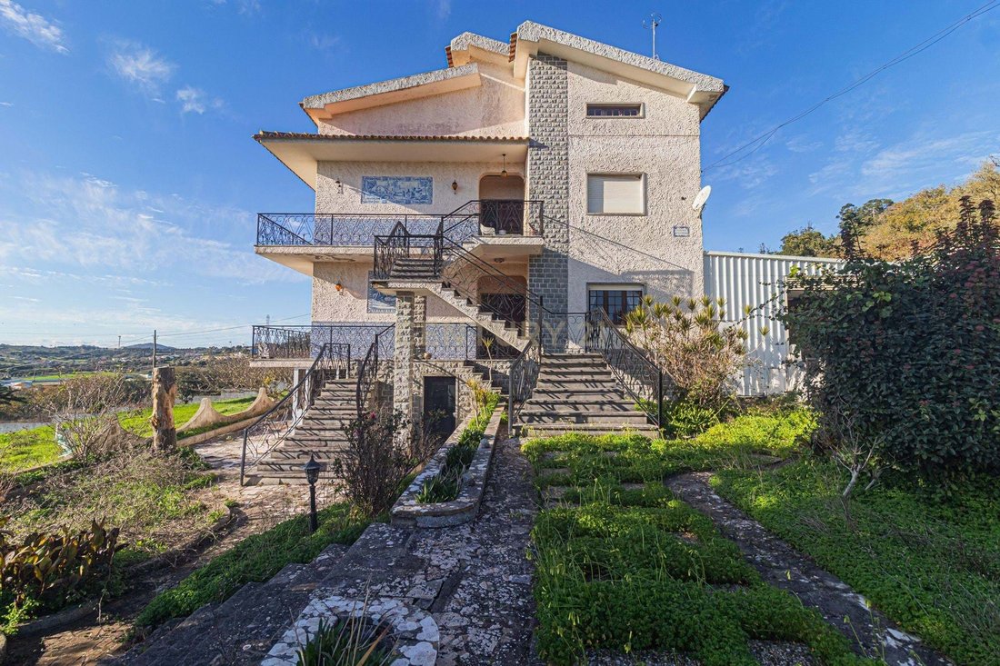 Villa in Fanhoes, Lisbon, Portugal 2 - 16983675
