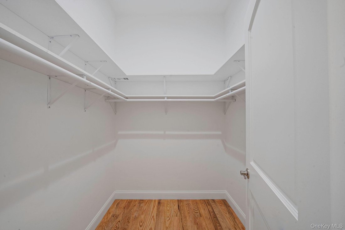 House in Port Jefferson Station, New York, United States 4 - 16978983