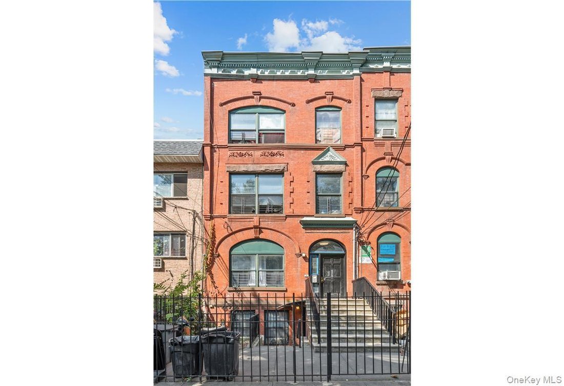 New York, New York, United States 2 - 16979304