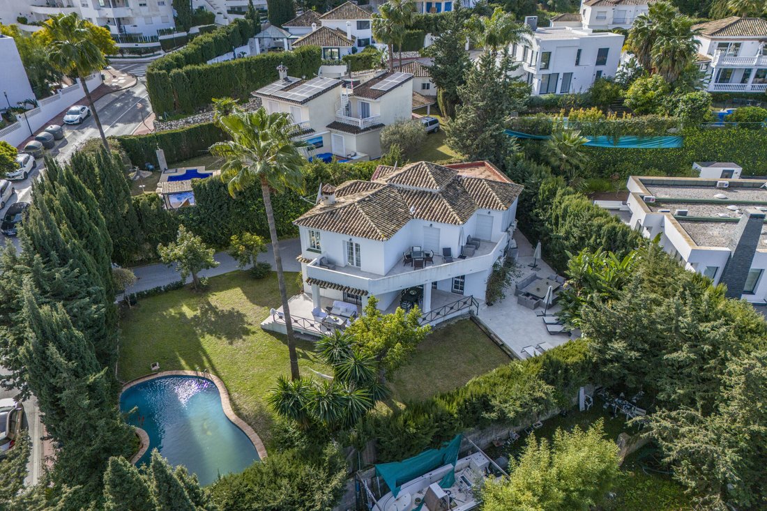 Villa in Nueva Andalucía, Marbella, Spanien 1 - 16986106