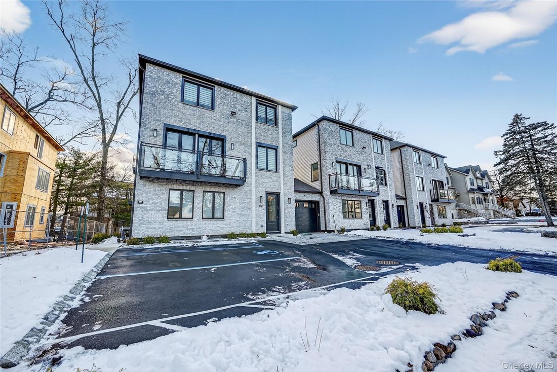 Condo in Spring Valley, New York, United States 1 - 16979377