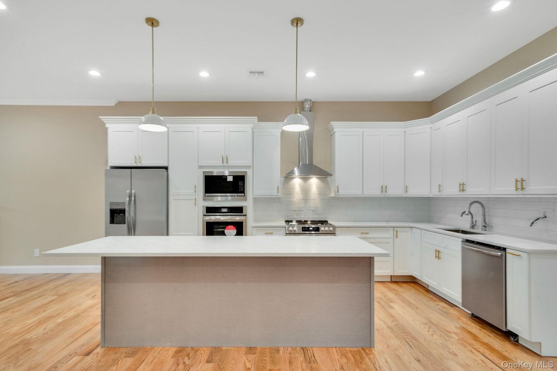 House in Port Jefferson Station, New York, United States 3 - 16978983