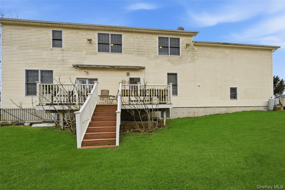 House in Lake Ronkonkoma, New York, United States 4 - 16978184