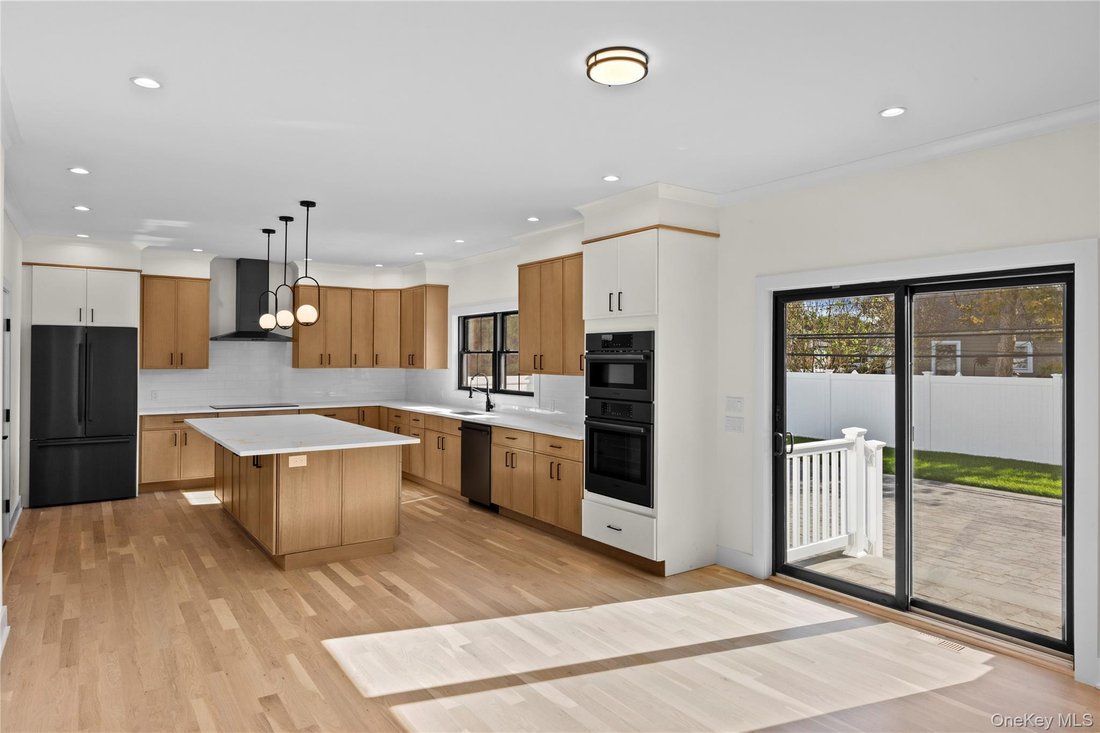 House in Hicksville, New York, United States 4 - 16980377