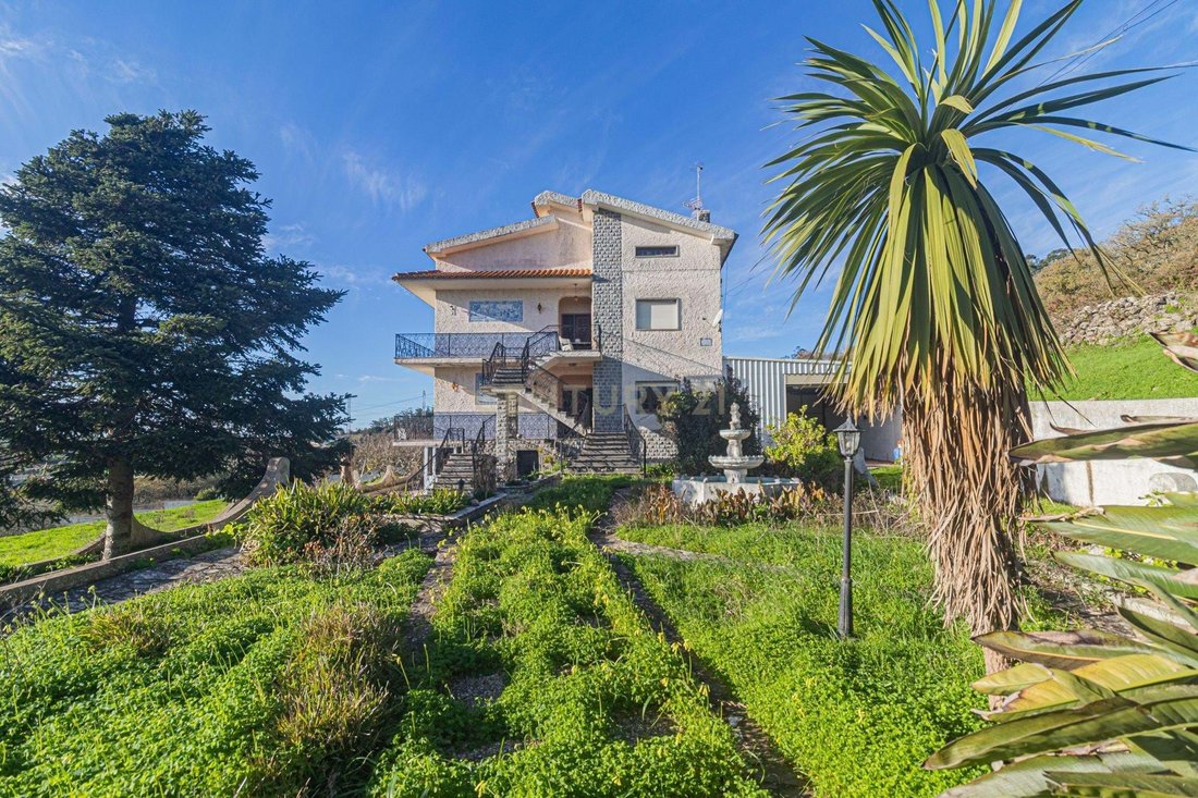 Villa in Fanhoes, Lisbon, Portugal 1 - 16983675