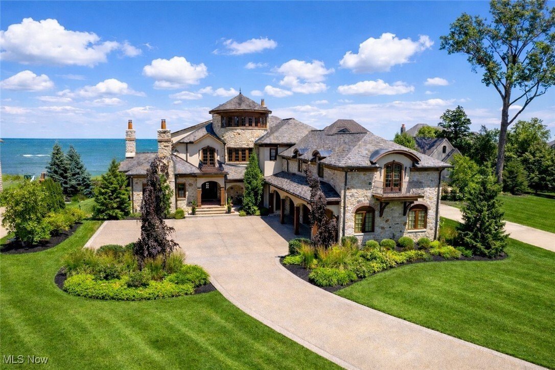 House in Avon Lake, Ohio, United States 1 - 16982386