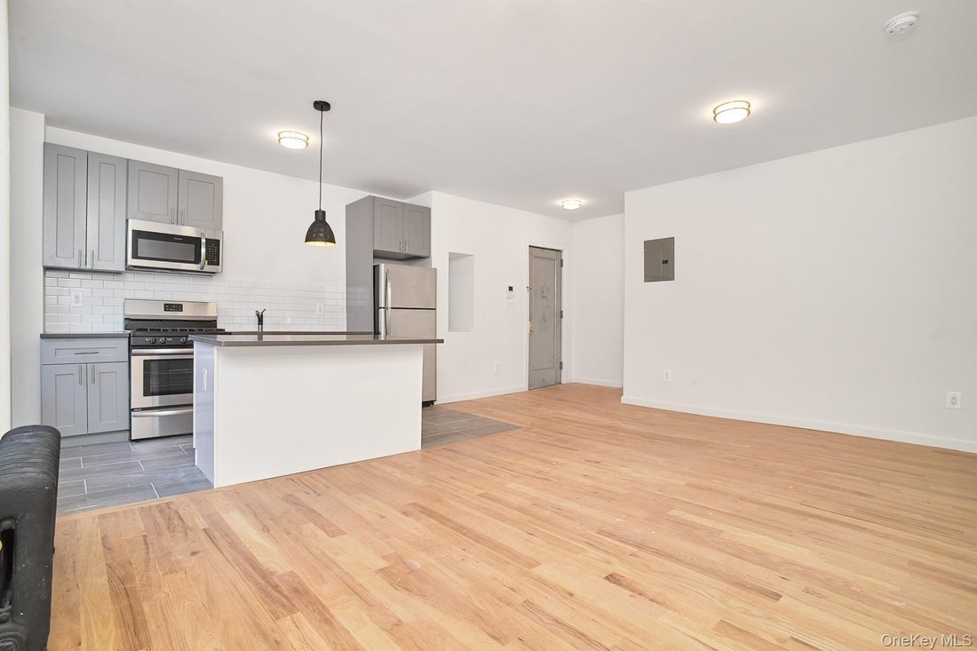 New York, New York, United States 2 - 16979550