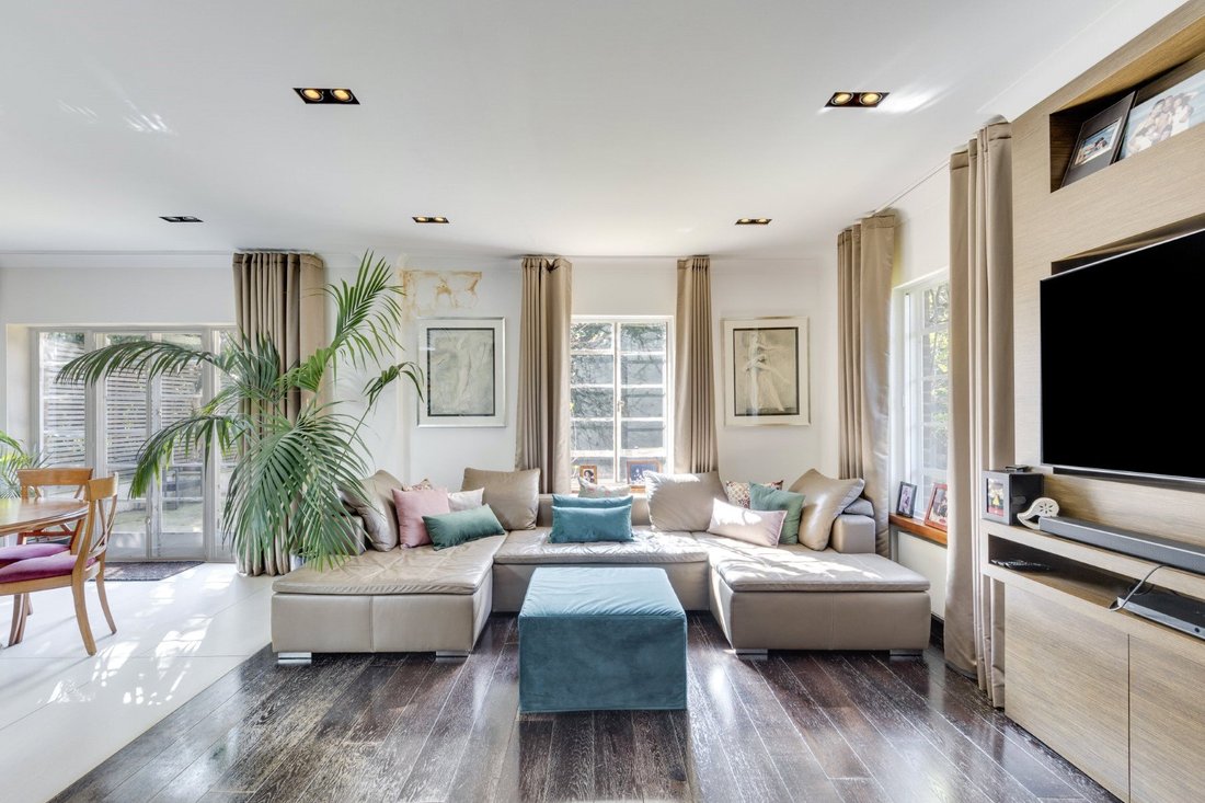 House in Hampstead Garden Suburb, Barnet, England 3 - 16982707