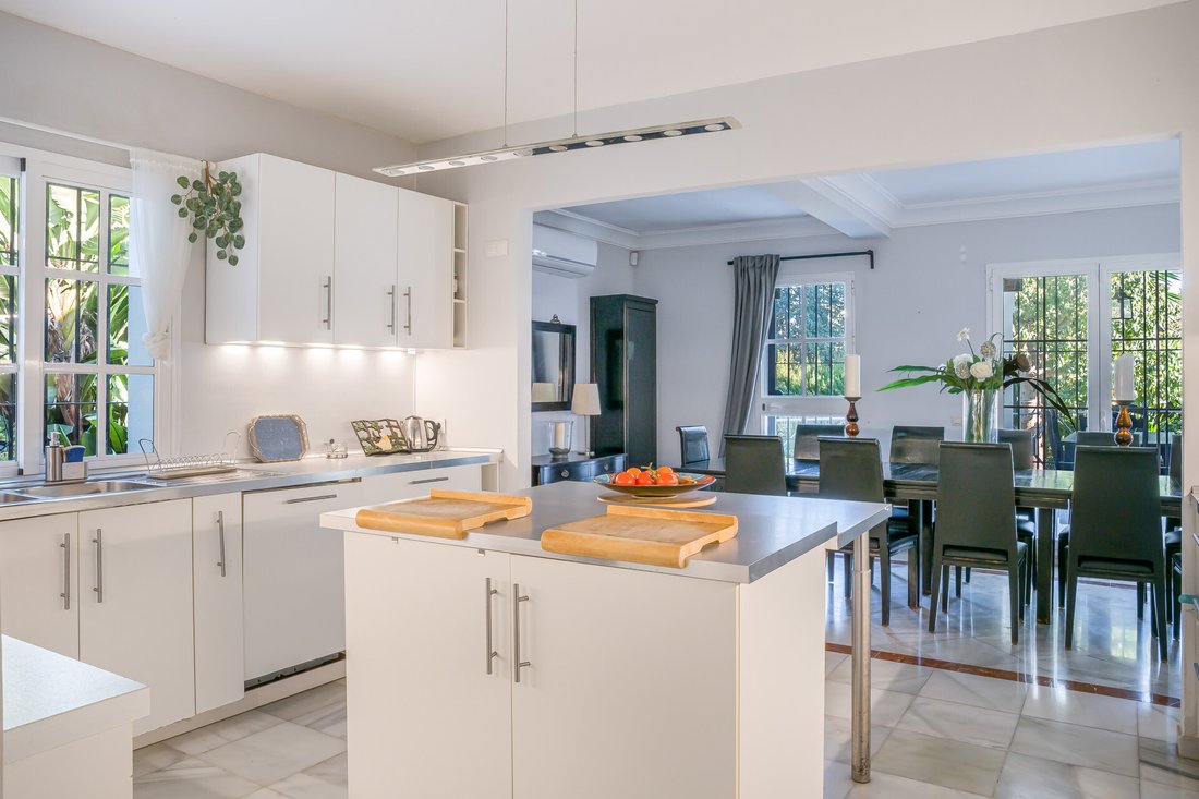 Villa in Nueva Andalucía, Marbella, Spanien 3 - 16986106