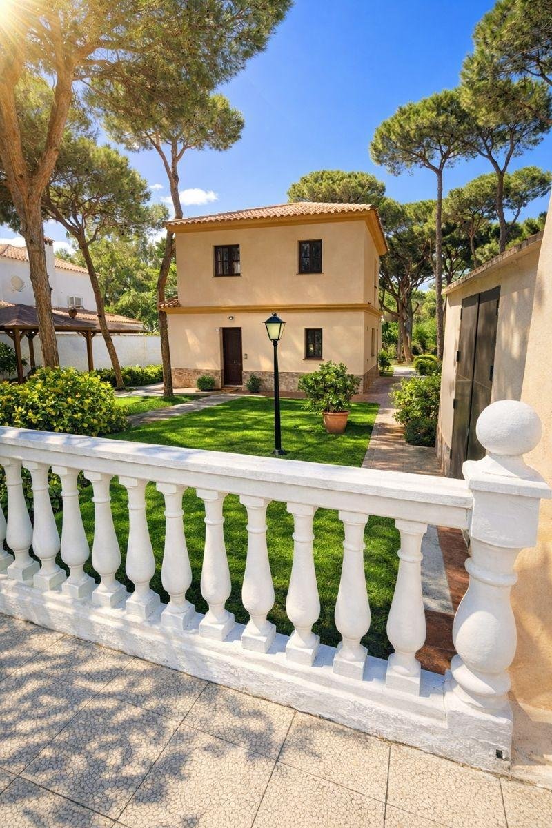 Villa in Chiclana de la Frontera, Andalusia, Spain 1 - 16985928