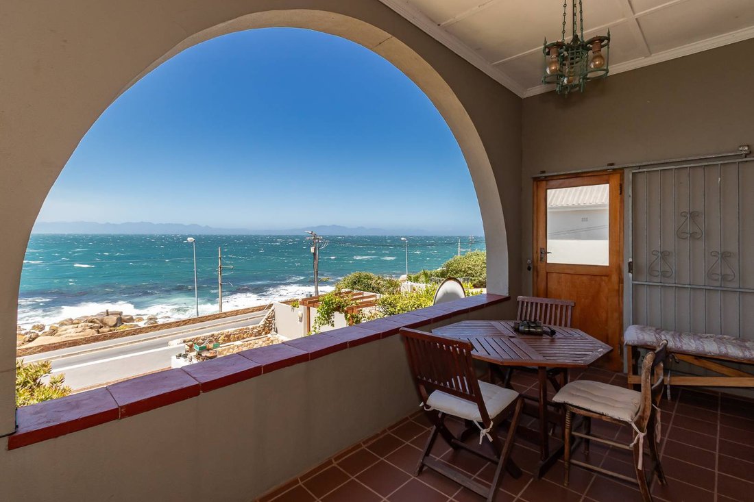 House in Fish Hoek, Cape Town, South Africa 1 - 16977852