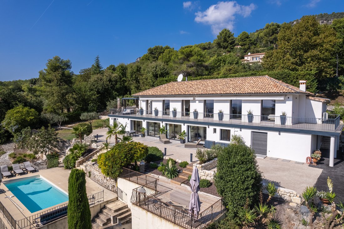 Villa in Tourrettes-sur-Loup, Provence-Alpes-Côte d'Azur, France 1 - 16980660