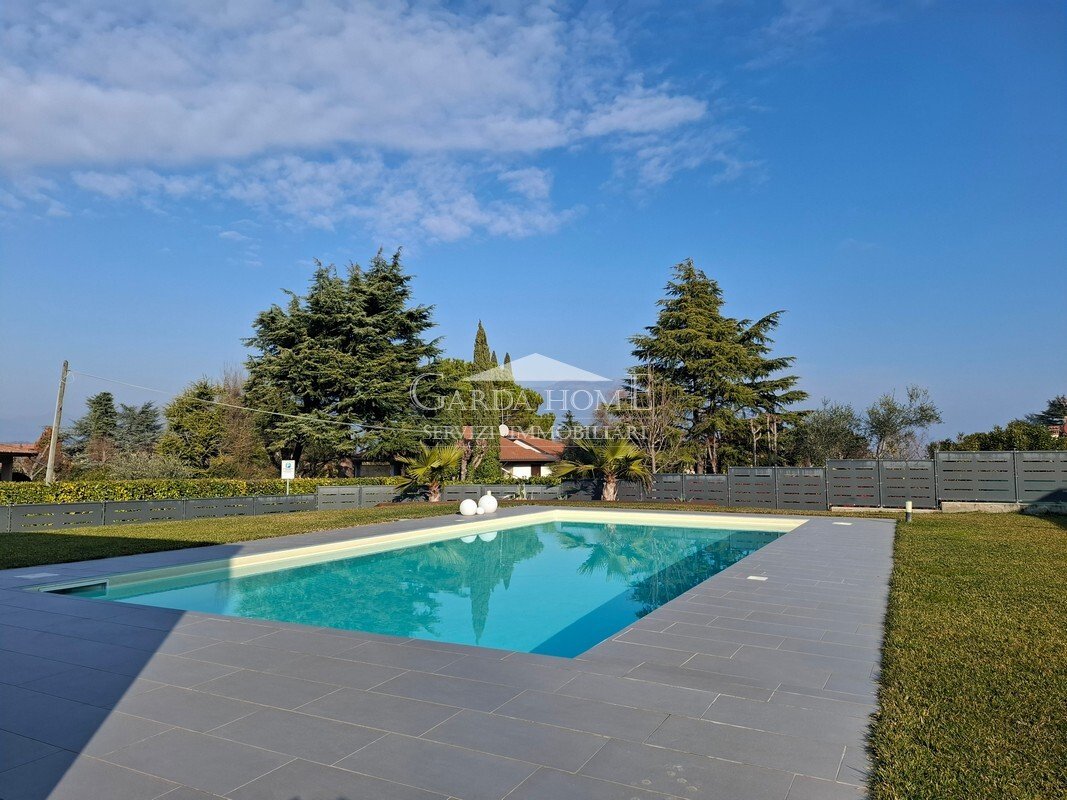 Villa in Manerba del Garda, Lombardy, Italy 3 - 16984390