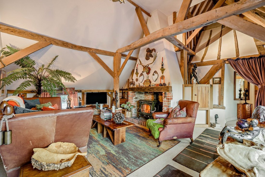 House in Churt, England 2 - 16977893