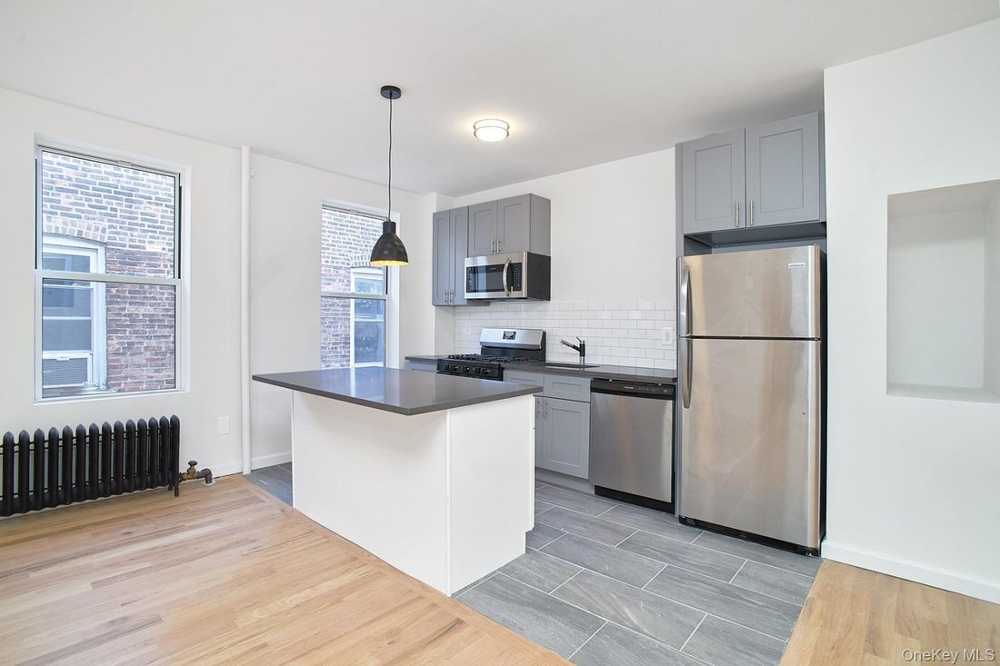 New York, New York, United States 4 - 16979550