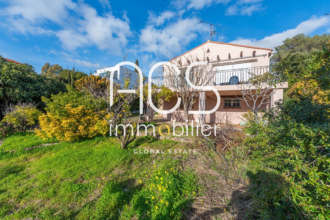 Villa in Plateau Notre Dame Nord, Saint-Raphaël, France 2 - 16985944