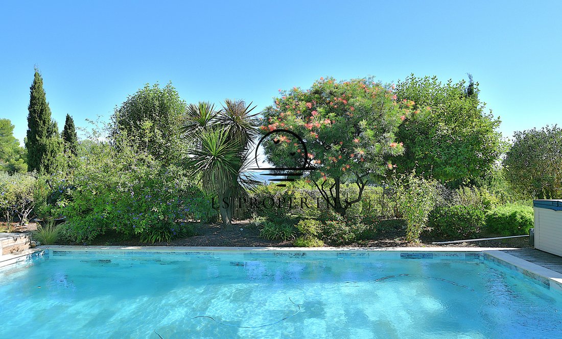 Villa in Hyeres, Provence-Alpes-Côte d'Azur, France 3 - 16983337