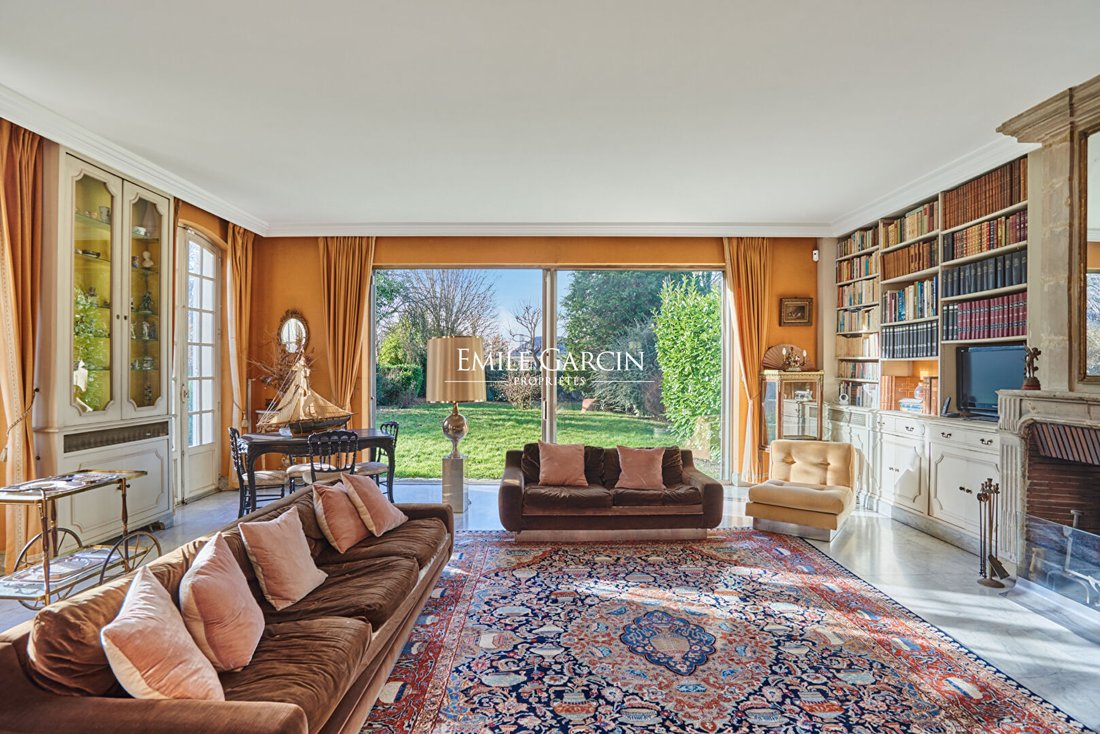 Villa in Domaine National du Château, Versailles, France 5 - 16985292