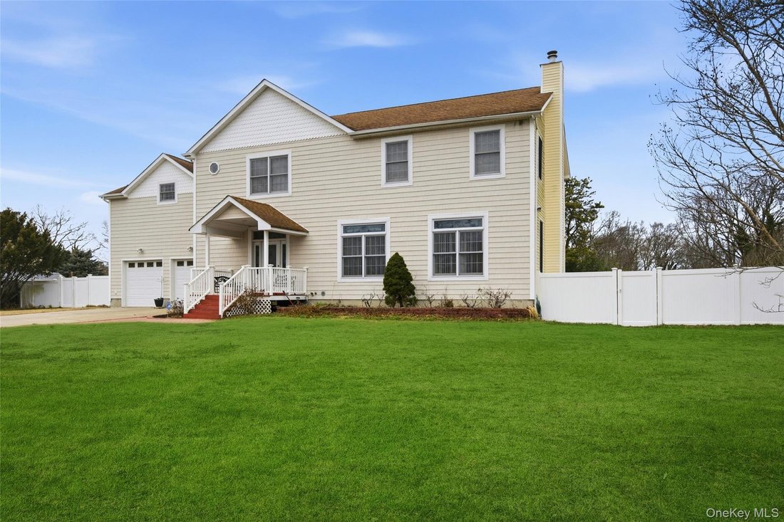 House in Lake Ronkonkoma, New York, United States 1 - 16978184