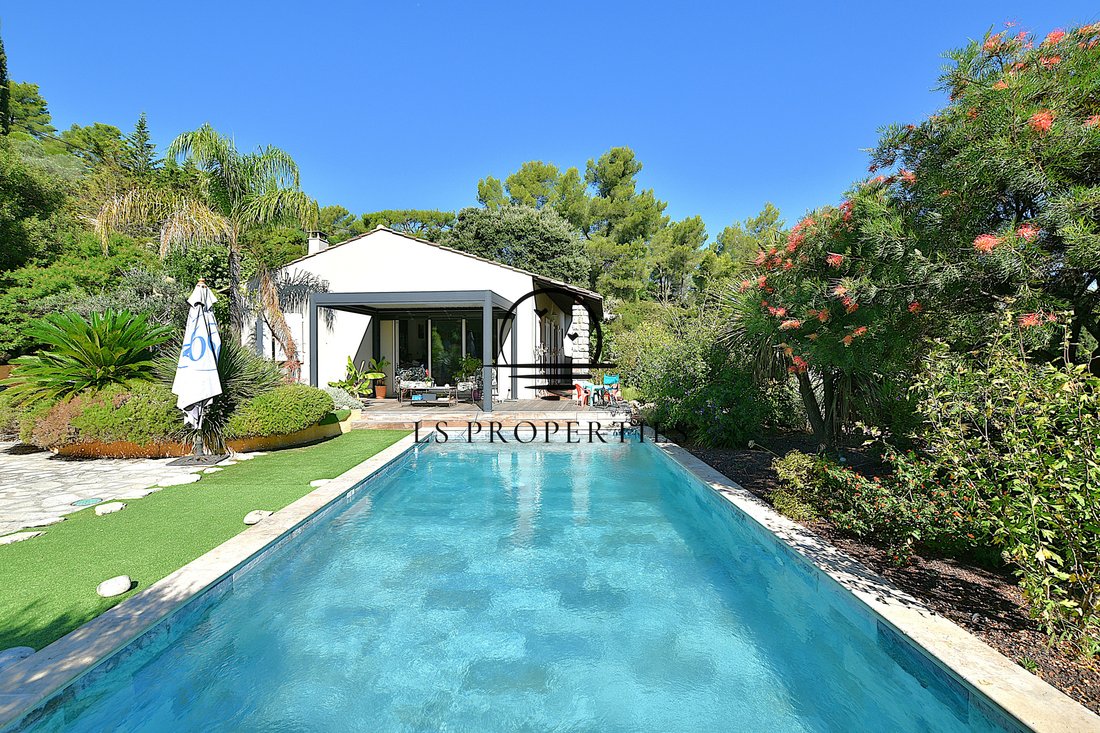 Villa in Hyeres, Provence-Alpes-Côte d'Azur, France 2 - 16983337