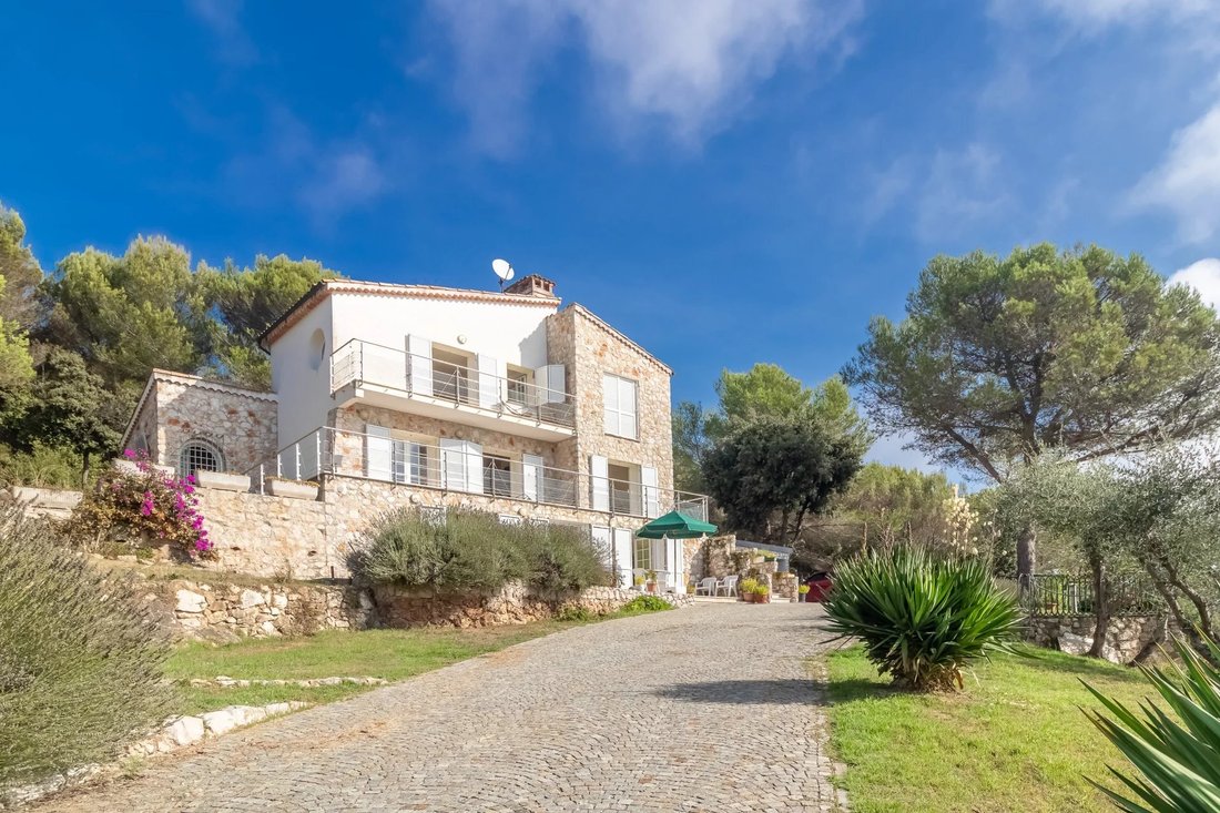 Villa in Èze, Provence-Alpes-Côte d'Azur, France 1 - 16985668