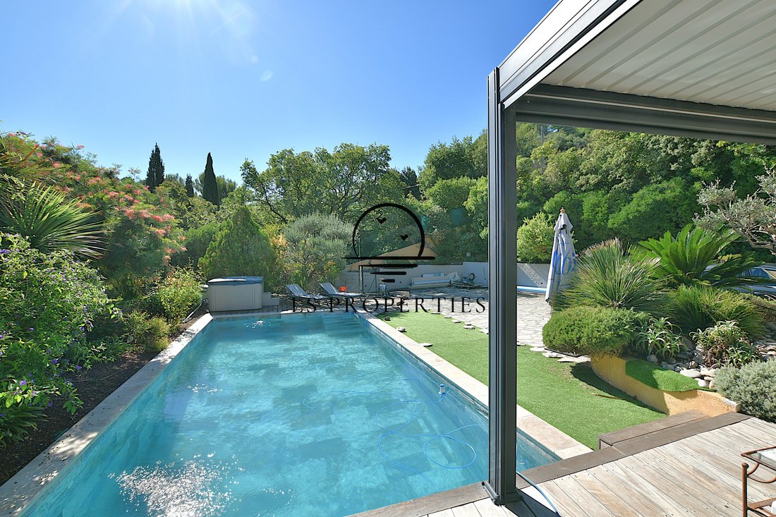 Villa in Hyeres, Provence-Alpes-Côte d'Azur, France 1 - 16983337