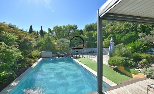Villa in Hyeres, Provence-Alpes-Côte d'Azur, France 1