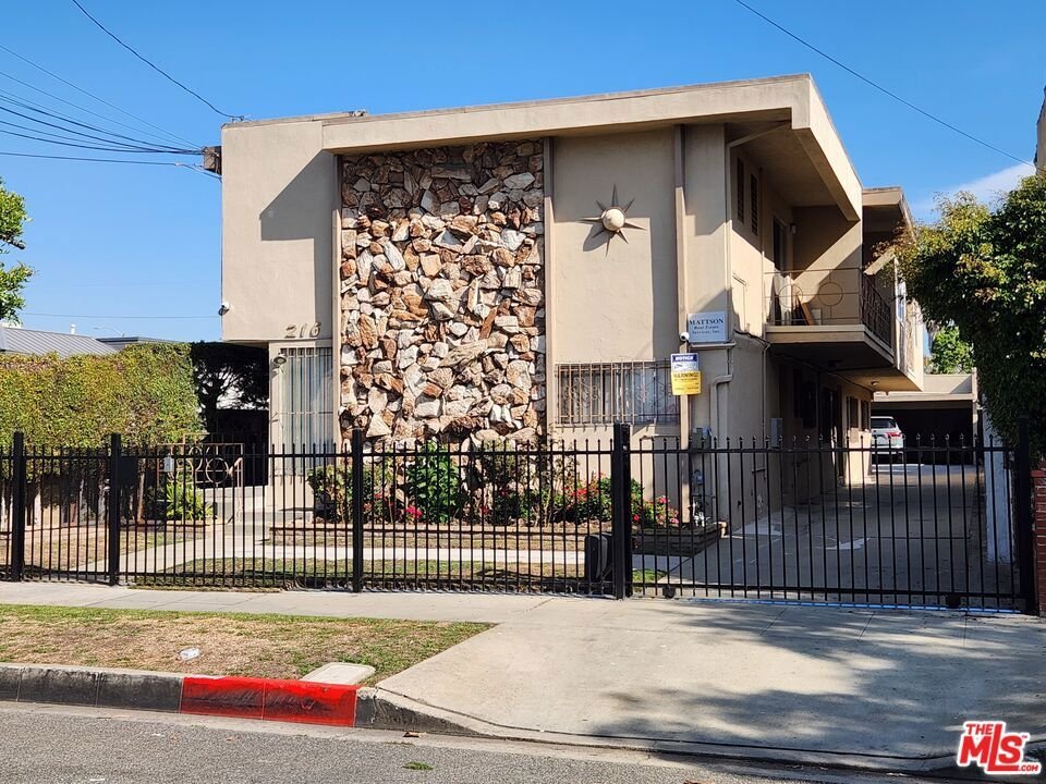 Inglewood, California, United States 1 - 16985424