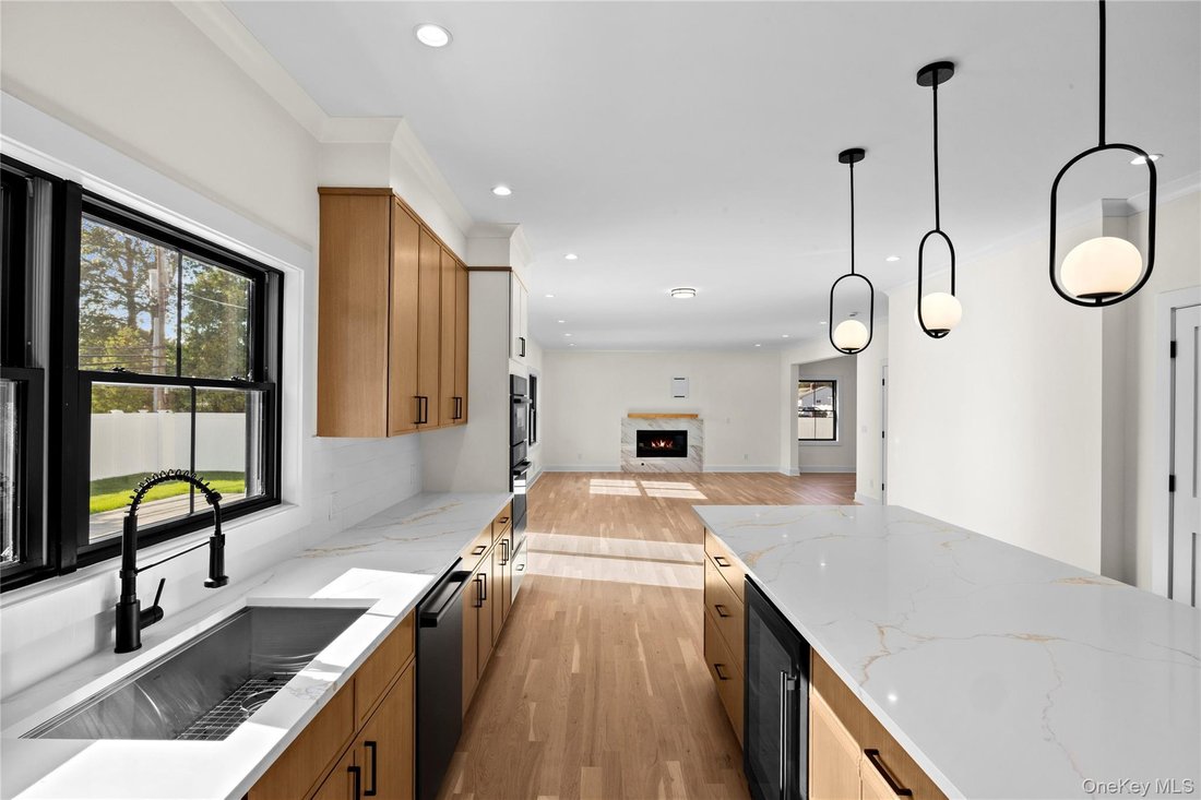 House in Hicksville, New York, United States 3 - 16980377