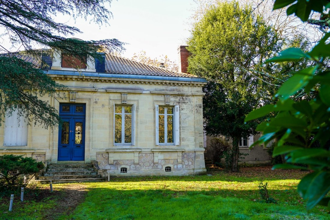 Villa in Saint-Medard-en-Jalles, Nouvelle-Aquitaine, France 2 - 16984948