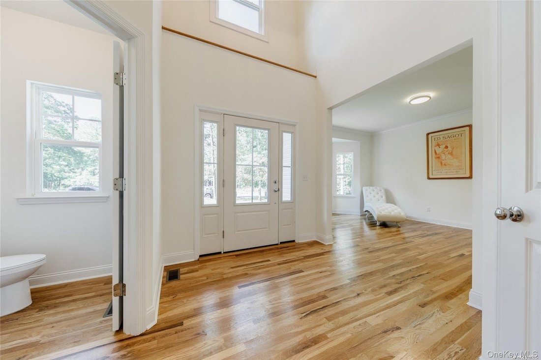 House in Center Moriches, New York, United States 3 - 16978561