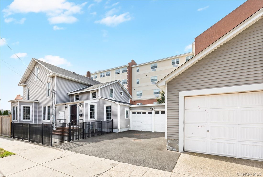 House in East Patchogue, New York, United States 1 - 16980020