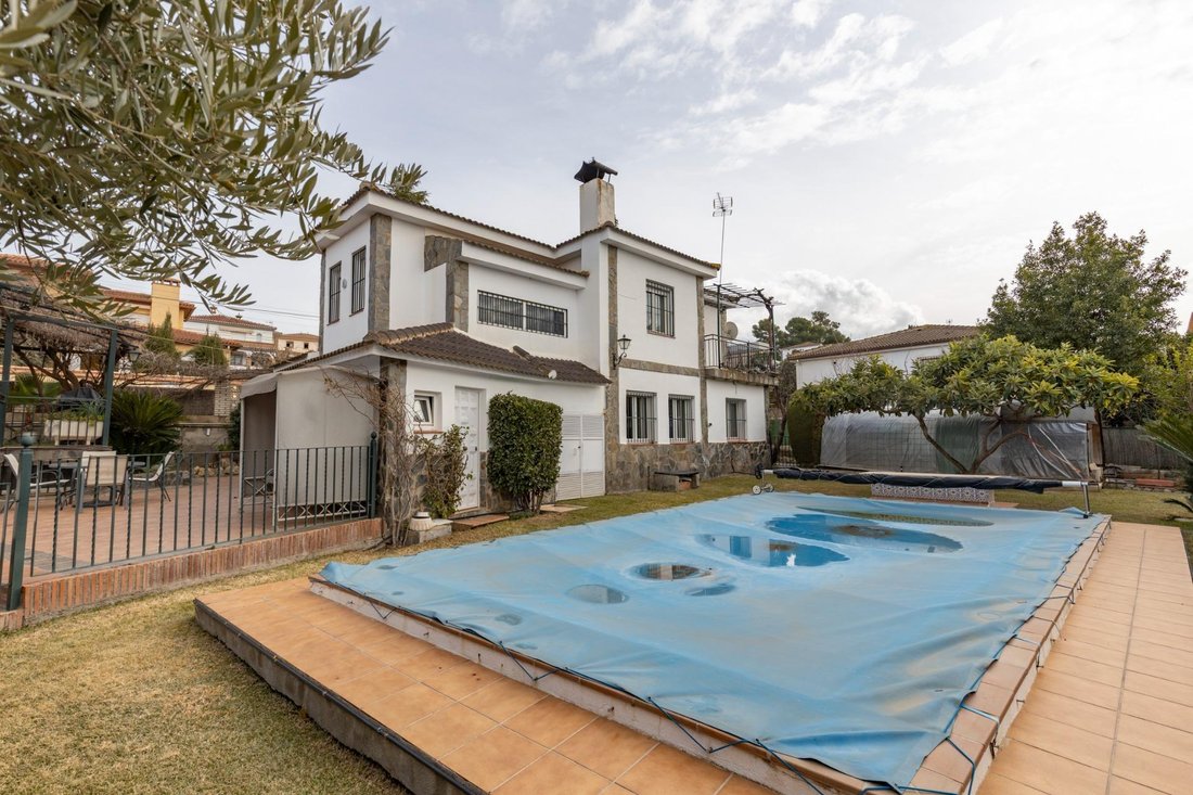 Villa in Otura, Villa de Otura, Andalusia 1 - 16984022