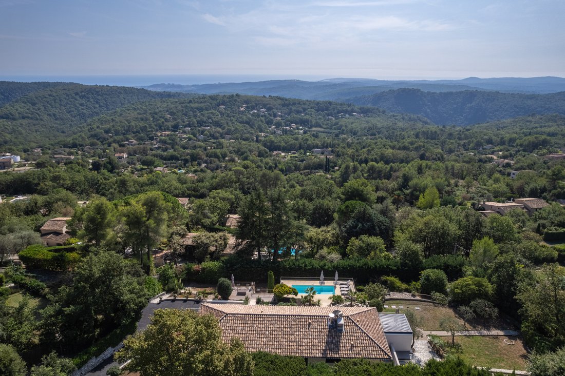 Villa in Tourrettes-sur-Loup, Provence-Alpes-Côte d'Azur, France 2 - 16980660