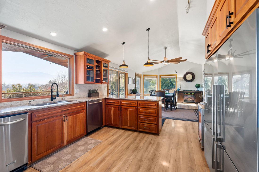 House in Medford, Oregon, United States 3 - 16982600