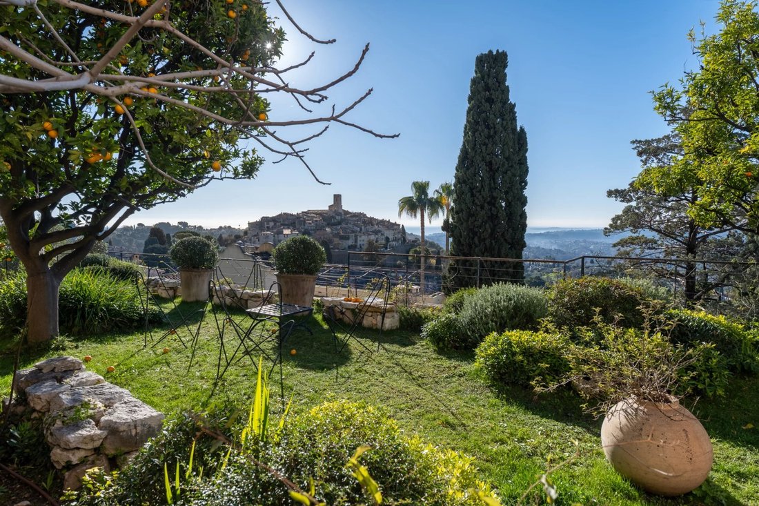 Villa in Saint-Paul-de-Vence, Provence-Alpes-Côte d'Azur, France 2 - 16983356