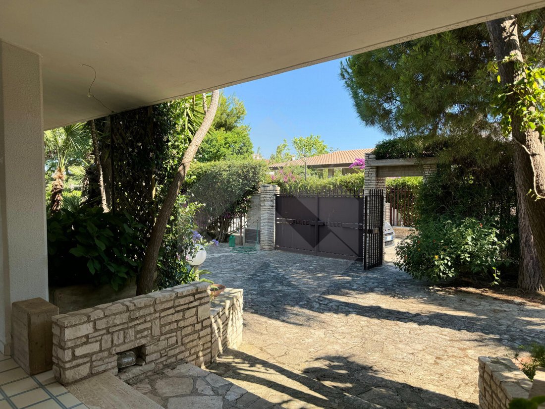 Villa in Historic Center, Bisceglie, Apulia 3 - 16984376