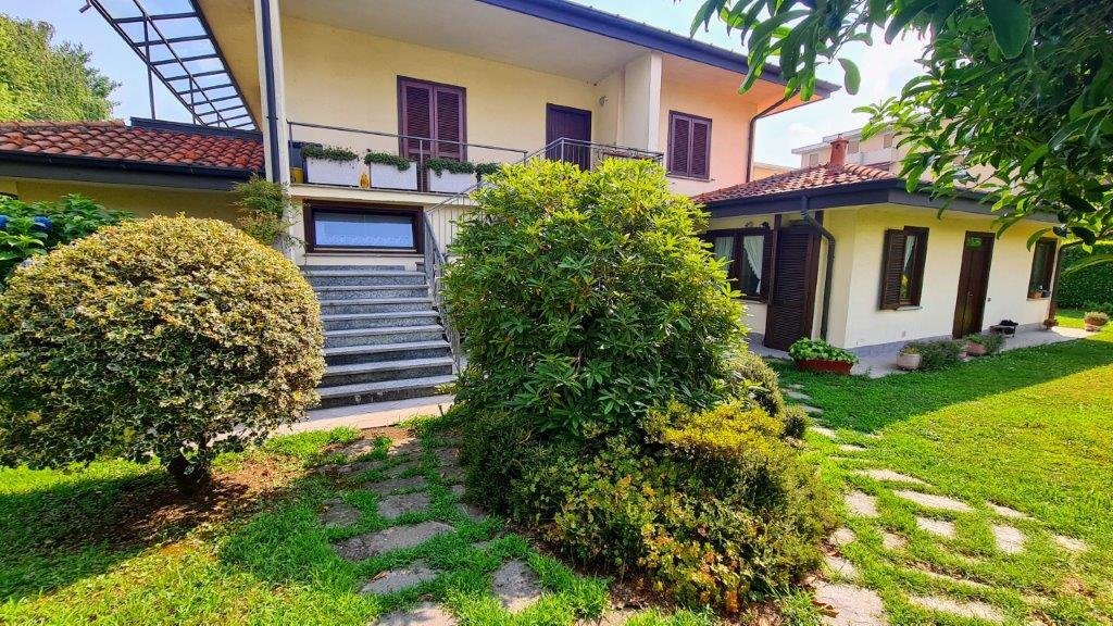 Villa in Ronchi, Gallarate, Lombardei 1 - 16977670