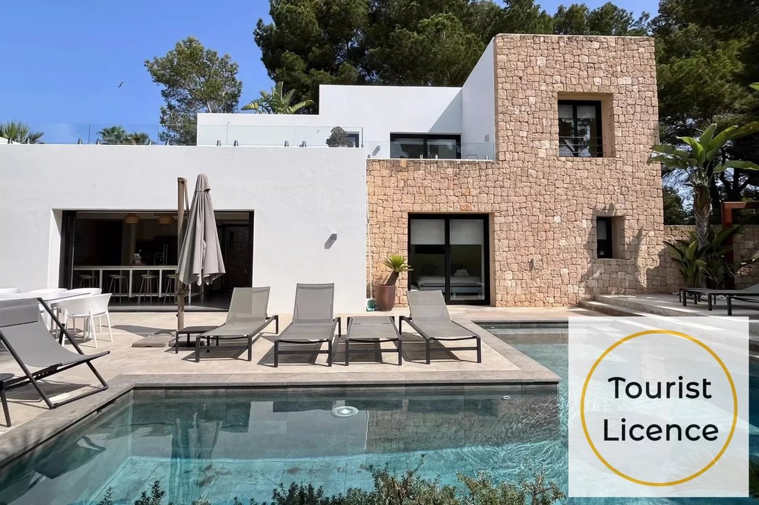 House in Sant Carles de Peralta, Santa Eularia des Riu, Balearic Islands 2 - 15847485