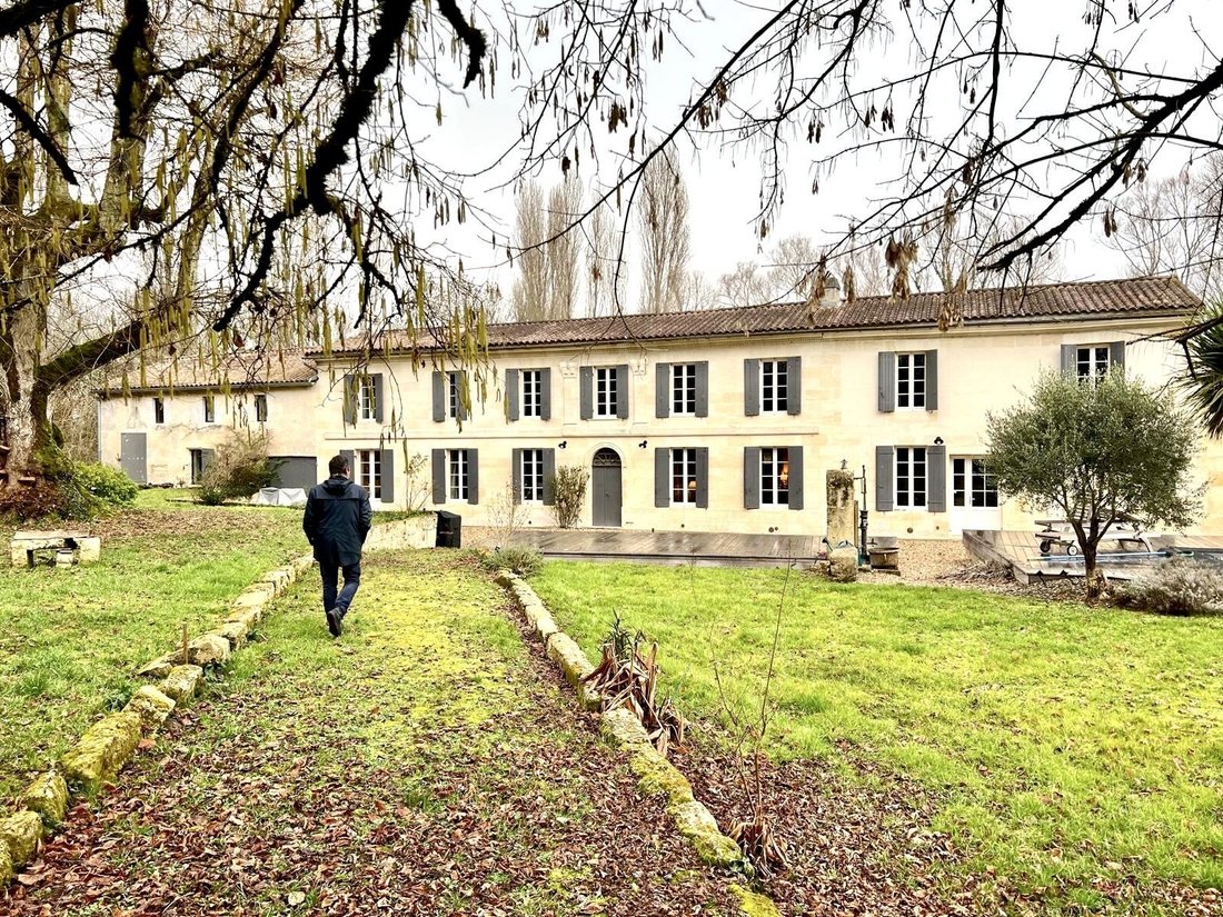 Chateau in Saint-Laurent-d'Arce, Nouvelle-Aquitaine, France 1 - 16984995