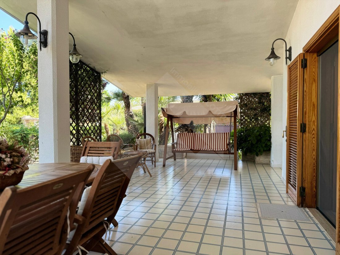 Villa in Historic Center, Bisceglie, Apulia 1 - 16984376