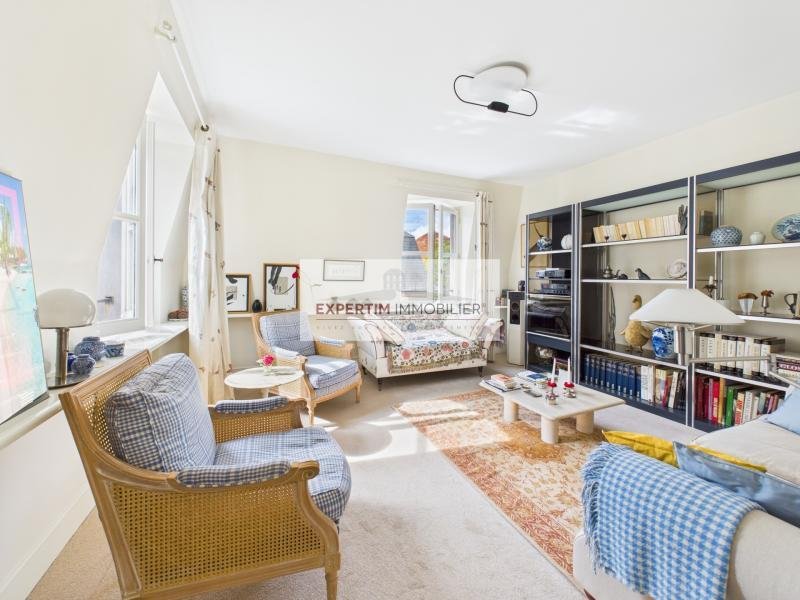 Apartment in Domaine National du Château, Versailles, France 3 - 16983376