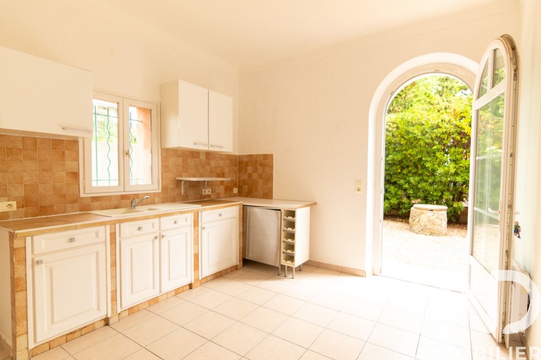 House in Villeneuve, Frejus, France 5 - 16982246